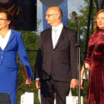 Dzień Ceramika. Od lewej: Agata Wojtyszek - wojewoda świętokrzyski, Piotr Wawrzyk - wiceminister MSZ, Joanna Suska - burmistrz Ćmielowa - / Emilia Sitarska / Radio Kielce