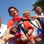 27.08.2019. Ostrowiec Świętokrzyski. PiS-bus z wizytą. Na zdjęciu (od lewej): Jarosław Rusiecki - senator, Magdalena Zieleń, Dorota Stępień-Zając - kandydatka PiS do Sejmu i poseł Marek Kwitek / Emilia Sitarska / Radio Kielce