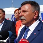 27.08.2019. Ostrowiec Świętokrzyski. PiS-bus z wizytą. Na zdjęciu (od lewej): Marek Kwitek - poseł, Andrzej Kryj - poseł / Emilia Sitarska / Radio Kielce