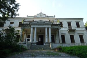 Remont Pałacu Wielopolskich w Częstocicach / Emilia Sitarska / Radio Kielce