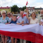 Ostrowiec Świętokrzyski. Uczestnicy żywego znaku Polski Walczącej / Emilia Sitarska / Radio Kielce