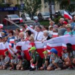 Ostrowiec Świętokrzyski. Uczestnicy żywego znaku Polski Walczącej / Emilia Sitarska / Radio Kielce