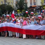 Ostrowiec Świętokrzyski. Uczestnicy żywego znaku Polski Walczącej / Emilia Sitarska / Radio Kielce