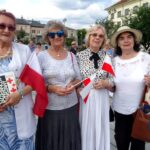 Ostrowiec Świętokrzyski. Uczestnicy żywego znaku Polski Walczącej / Emilia Sitarska / Radio Kielce