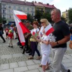 Ostrowiec Świętokrzyski. Uczestnicy żywego znaku Polski Walczącej / Emilia Sitarska / Radio Kielce