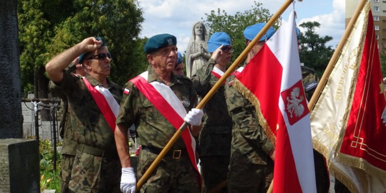 Obchody Święta Wojska Polskiego w Ostrowcu Świętokrzyskim / Emilia Sitarska / Radio Kielce