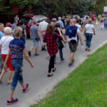 Ostrowiec Świętokrzyski. Wieczorne zwiedzanie osiedla Kuźnia / Emilia Sitarska / Radio Kielce