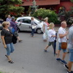 Ostrowiec Świętokrzyski. Wieczorne zwiedzanie osiedla Kuźnia / Emilia Sitarska / Radio Kielce