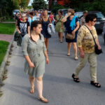 Ostrowiec Świętokrzyski. Wieczorne zwiedzanie osiedla Kuźnia / Emilia Sitarska / Radio Kielce