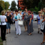 Ostrowiec Świętokrzyski. Wieczorne zwiedzanie osiedla Kuźnia / Emilia Sitarska / Radio Kielce