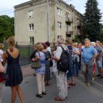 Ostrowiec Świętokrzyski. Wieczorne zwiedzanie osiedla Kuźnia / Emilia Sitarska / Radio Kielce