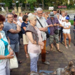 Ostrowiec Świętokrzyski. Wieczorne zwiedzanie osiedla Kuźnia / Emilia Sitarska / Radio Kielce