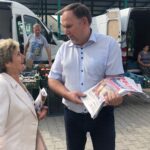 Na placu targowym w Opatowie posłowie PiS promowali programu dla wsi pod nazwą "Polska Ziemia". Poseł Marek Kwitek / Grażyna-Szlęzak-Wójcik / Radio Kielce