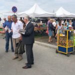 Na placu targowym w Opatowie posłowie PiS promowali programu dla wsi pod nazwą "Polska Ziemia". Poseł Krzysztof Lipiec / Grażyna-Szlęzak-Wójcik / Radio Kielce