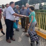 Na placu targowym w Opatowie posłowie PiS promowali programu dla wsi pod nazwą "Polska Ziemia". Poseł Marek Kwitek / Grażyna-Szlęzak-Wójcik / Radio Kielce