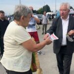 Na placu targowym w Opatowie posłowie PiS promowali programu dla wsi pod nazwą "Polska Ziemia". Poseł Krzysztof Lipiec / Grażyna-Szlęzak-Wójcik / Radio Kielce