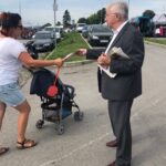 Na placu targowym w Opatowie posłowie PiS promowali programu dla wsi pod nazwą "Polska Ziemia". Poseł Krzysztof Lipiec / Grażyna-Szlęzak-Wójcik / Radio Kielce