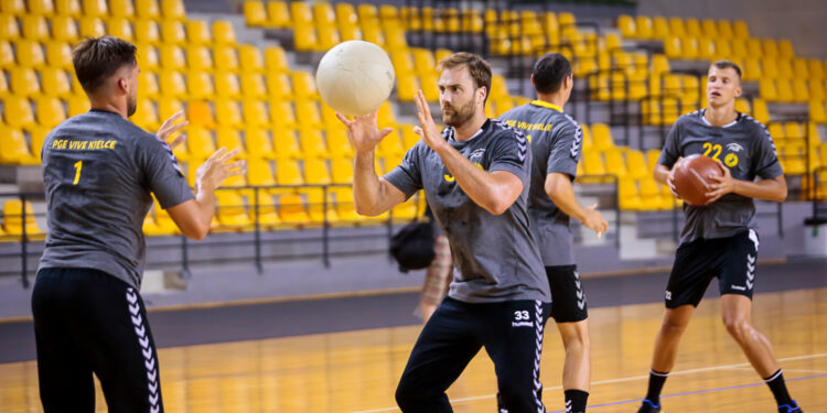 Pierwszy trening zawodników PGE Vive Kielce / Wiktor Taszłow / Radio Kielce