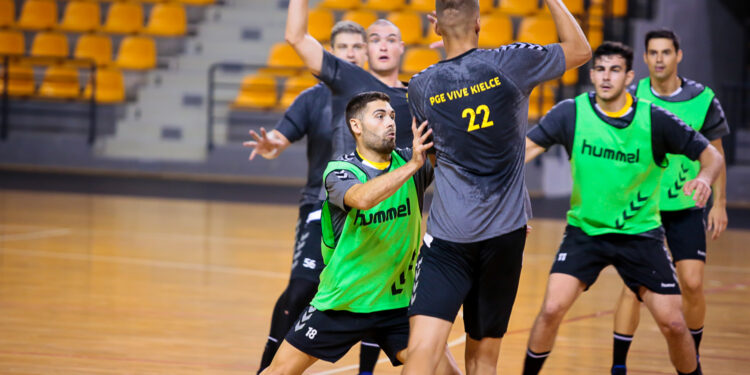 Pierwszy trening zawodników PGE Vive Kielce / Wiktor Taszłow / Radio Kielce