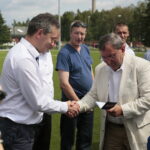 Familijne Igrzyska Klubu Sportowego „Łazy”. Na zdjęciu (od lewej): dyrektor RCKiK Jerzy Stalmasiński / Wiktor Taszłow / Radio Kielce