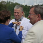 Familijne Igrzyska Klubu Sportowego „Łazy”. Na zdjęciu (od lewej): wojewoda Agata Wojtyszek, dyrektor RCKiK Jerzy Stalmasiński / Wiktor Taszłow / Radio Kielce