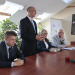 Posiedzenie Zarządu Regionu Świętokrzyskiego NSZZ "Solidarność". Na zdjęciu od lewej: Bartłomiej Dorywalski - wicewojewoda świętokrzyski, Piotr Wawrzyk - wiceminister spraw zagranicznych, Małgorzata Gosiewska - Wicemarszałek sejmu RP, Waldemar Bartosz - przewodniczący regionu Świętokrzyskiego NSZZ “Solidarność” / Wiktor Taszłow / Radio Kielce