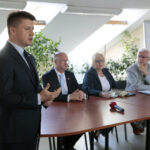 Posiedzenie Zarządu Regionu Świętokrzyskiego NSZZ "Solidarność". Na zdjęciu od lewej: Bartłomiej Dorywalski - wicewojewoda świętokrzyski, Piotr Wawrzyk - wiceminister spraw zagranicznych, Małgorzata Gosiewska - Wicemarszałek sejmu RP, Waldemar Bartosz - przewodniczący regionu Świętokrzyskiego NSZZ “Solidarność” / Wiktor Taszłow / Radio Kielce