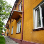 Jędrzejów. Nie żyje 3-miesięczna dziewczynka. Blok, w którym doszło do tragedii  / Wiktor Taszłow / Radio Kielce