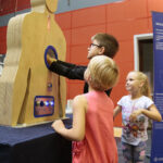 Mobilna wystawa Centrum Nauki Kopernik - Naukobus / Wiktor Taszłow / Radio Kielce