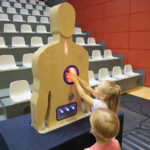 Mobilna wystawa Centrum Nauki Kopernik - Naukobus / Wiktor Taszłow / Radio Kielce