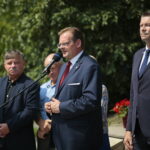 Kadrówka dotarła do Kielc. Józef Kasprzyk, szef Urzędu do Spraw Kombatantów i Osób Represjonowanych i Bogdan Wenta - prezydent Kielc / Wiktor Taszłow / Radio Kielce