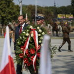 Kadrówka dotarła do Kielc. Z lewej: Jan Józef Kasprzyk, szef Urzędu do Spraw Kombatantów i Osób Represjonowanych / Wiktor Taszłow / Radio Kielce