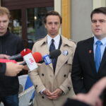 Konferencja Konfederacji Wolność i Niepodległość. Na zdjęciu: Łukasz Ospara - Ruch Narodowy, Krzysztof Bosak, Łukasz Wilczyński - prezes Ruchu Narodowego Świętokrzyskie / Wiktor Taszłow / Radio Kielce