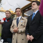 Konferencja Konfederacji Wolność i Niepodległość. Na zdjęciu: Łukasz Ospara - Ruch Narodowy, Krzysztof Bosak, Łukasz Wilczyński - prezes Ruchu Narodowego Świętokrzyskie / Wiktor Taszłow / Radio Kielce