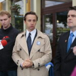 Konferencja Konfederacji Wolność i Niepodległość. Na zdjęciu:  Łukasz Ospara - Ruch Narodowy, Krzysztof Bosak, Łukasz Wilczyński - prezes Ruchu Narodowego Świętokrzyskie / Wiktor Taszłow / Radio Kielce