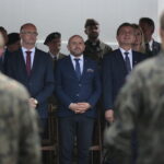 Obchody Święta Wojska Polskiego 10. Świętokrzyskiej Brygady Obrony Terytorialnej. Na zdjęciu: Mariusz Gosek – członek zarządu województwa, Piotr Wawrzyk - wiceminister spraw zagranicznych, Andrzej Pruś – przewodniczący Sejmiku Województwa Świętokrzyskiego / Wiktor Taszłow / Radio Kielce