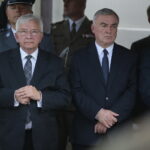 Obchody Święta Wojska Polskiego 10. Świętokrzyskiej Brygady Obrony Terytorialnej. Na zdjęciu: Krzysztof Lipiec - poseł PiS, Andrzej Bętkowski - marszałek województwa świętokrzyskiego / Wiktor Taszłow / Radio Kielce