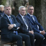 Obchody Święta Wojska Polskiego 10. Świętokrzyskiej Brygady Obrony Terytorialnej. Na zdjęciu: Jarosław Rusiecki – przewodniczący senackiej komisji Obrony Narodowej, Andrzej Bętkowski - marszałek województwa świętokrzyskiego, Henryk Milcarz- prezes Wodąciągów Kieleckich / Wiktor Taszłow / Radio Kielce