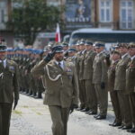 Obchody Święta Wojska Polskiego. Na zdjęciu: major Arkadiusz Radziński, pułkownik Paweł Chabielski - komendant Centrum Przygotowań do Misji Zagranicznych / Wiktor Taszłow / Radio Kielce