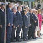 Obchody Święta Wojska Polskiego. Na zdjęciu: Adam Cyrański – poseł, Bogdan Wenta – prezydent Kielc, Andrzej Bętkowski - marszałek województwa świętokrzyskiego, Piotr Wawrzyk - wiceminister spraw zagranicznych, Agata Wojtyszek – wojewoda świętokrzyski, Krzysztof Słoń - senator Rzeczypospolitej Polskiej, Bogdan Latosiński – poseł, Krzysztof Lipiec - poseł PiS, Maria Zuba - poseł PiS, Anna Krupka - poseł PiS / Wiktor Taszłow / Radio Kielce