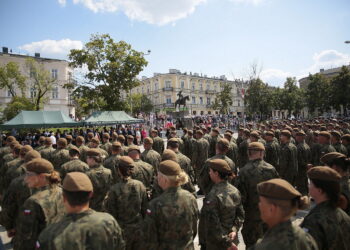 Kielce. Plac Wolności. Uroczystości Święta Wojska Polskiego / Wiktor Taszłow / Radio Kielce