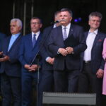 Dymarki Świętokrzyskie. Na zdjęciu: Henryk Milcarz- prezes Wodociągów Kieleckich, Adam Cyrański - poseł, Krzysztof Słoń - senator PiS, Anna Krupka - poseł PiS, Maria Zuba - poseł PiS, Andrzej Kryj - poseł PiS / Wiktor Taszłow / Radio Kielce