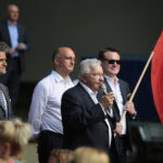 Piknik rodzinny Prawa i Sprawiedliwości: Na zdjęciu od lewej: Krzysztof Słoń - senator Rzeczypospolitej Polskiej, Piotr Wawrzyk - wiceminister spraw zagranicznych , Krzysztof Lipiec - poseł PiS, Dominik Tarczyński - poseł PiS / Wiktor Taszłow / Radio Kielce