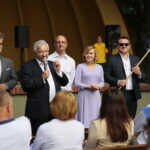 Piknik rodzinny Prawa i Sprawiedliwości. Na zdjęciu od lewej: Krzysztof Słoń - senator Rzeczypospolitej Polskiej, Krzysztof Lipiec - poseł PiS, Piotr Wawrzyk - wiceminister spraw zagranicznych, Anna Krupka - poseł PiS, Dominik Tarczyński - poseł PiS / Wiktor Taszłow / Radio Kielce