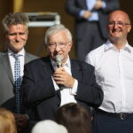 Piknik rodzinny Prawa i Sprawiedliwości. Na zdjęciu od lewej: Krzysztof Słoń - senator Rzeczypospolitej Polskiej, Krzysztof Lipiec - poseł PiS, Piotr Wawrzyk - wiceminister spraw zagranicznych / Wiktor Taszłow / Radio Kielce