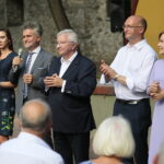 Piknik rodzinny Prawa i Sprawiedliwości. Na zdjęciu od lewej: Patrycja Iwańska-Bęben, Krzysztof Słoń - senator Rzeczypospolitej Polskiej, Krzysztof Lipiec - poseł PiS, Piotr Wawrzyk - wiceminister spraw zagranicznych, Anna Krupka - poseł PiS, / Wiktor Taszłow / Radio Kielce