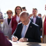 Inauguracja kampanii wyborczej PiS. Na zdjęciu (od lewej): Maria Zuba – poseł, Agata Wojtyszek – wojewoda świętokrzyski, Piotr Wawrzyk - wiceminister spraw zagranicznych, Bartłomiej Dorywalski – wicewojewoda świętokrzyski, Jarosław Rusiecki – przewodniczący senackiej komisji Obrony Narodowej / Wiktor Taszłow / Radio Kielce