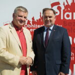 Inauguracja kampanii wyborczej PiS. Na zdjęciu (od lewej): Jarosław Rusiecki – przewodniczący senackiej komisji Obrony Narodowej, Marek Kwitek - poseł / Wiktor Taszłow / Radio Kielce