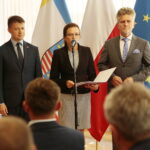 Promesy na usuwanie skutków klęsk żywiołowych. Na zdjęciu (od lewej): Bartłomiej Dorywalski – wicewojewoda świętokrzyski, Agata Wojtyszek – wojewoda świętokrzyski, Krzysztof Słoń - senator PiS / Wiktor Taszłow / Radio Kielce