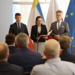 Promesy na usuwanie skutków klęsk żywiołowych. Na zdjęciu (od lewej): Bartłomiej Dorywalski – wicewojewoda świętokrzyski, Agata Wojtyszek – wojewoda świętokrzyski, Krzysztof Słoń - senator PiS / Wiktor Taszłow / Radio Kielce